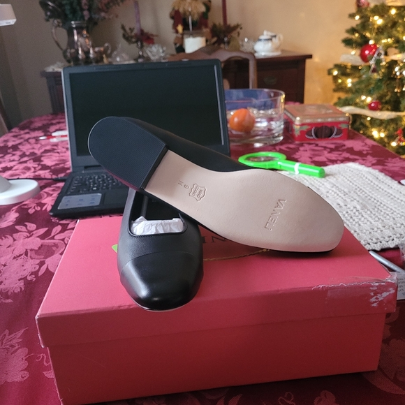 Ladies loafers size 9 - Picture 5 of 7